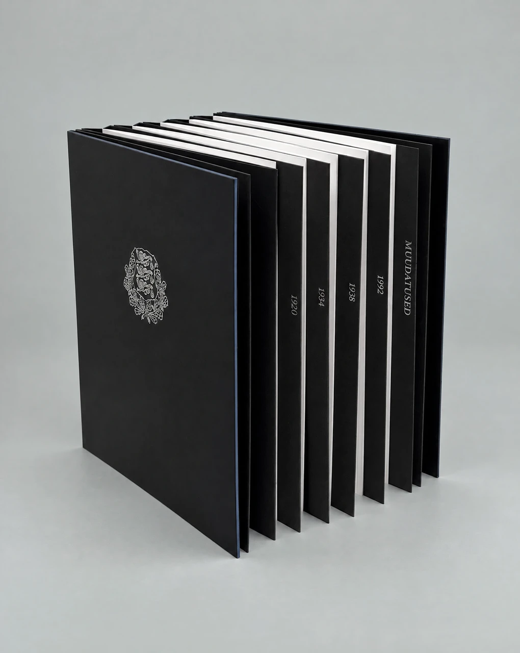 Black dividers of the volume, their edges marked 1920, 1934, 1938, 1992 and Muudatused (Amendments)