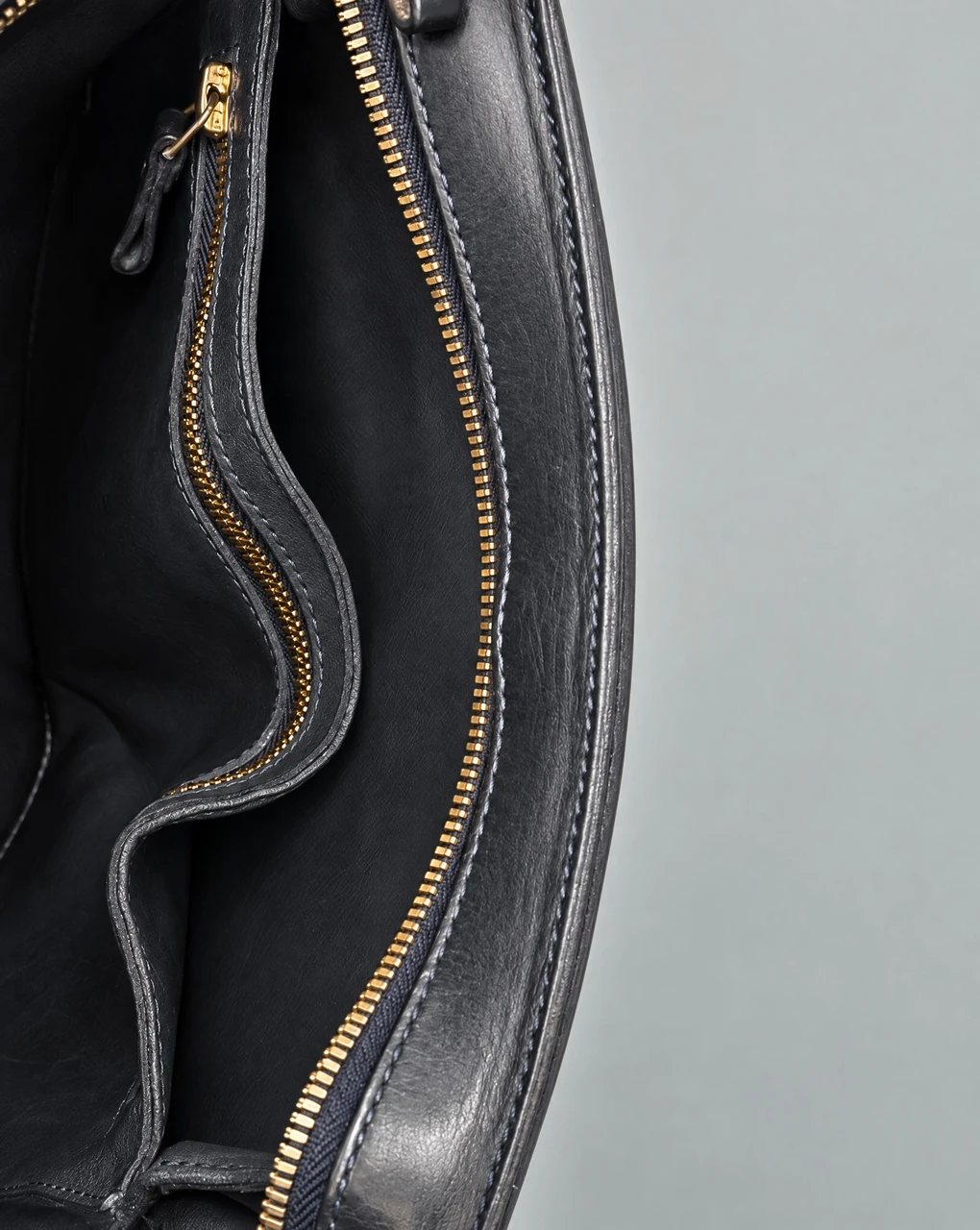 Tumesinine Ready to Work Hard – preloved