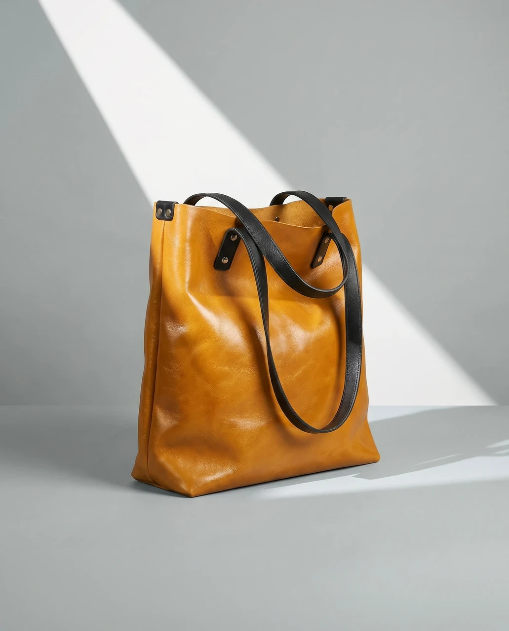 Giallo Tote